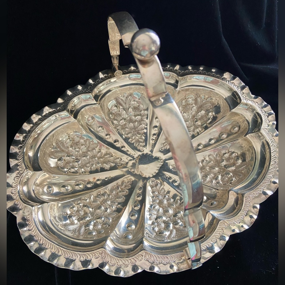Antique Victorian BARBOUR Bros Silver Co Quadruple Plate Flower Repouse Basket